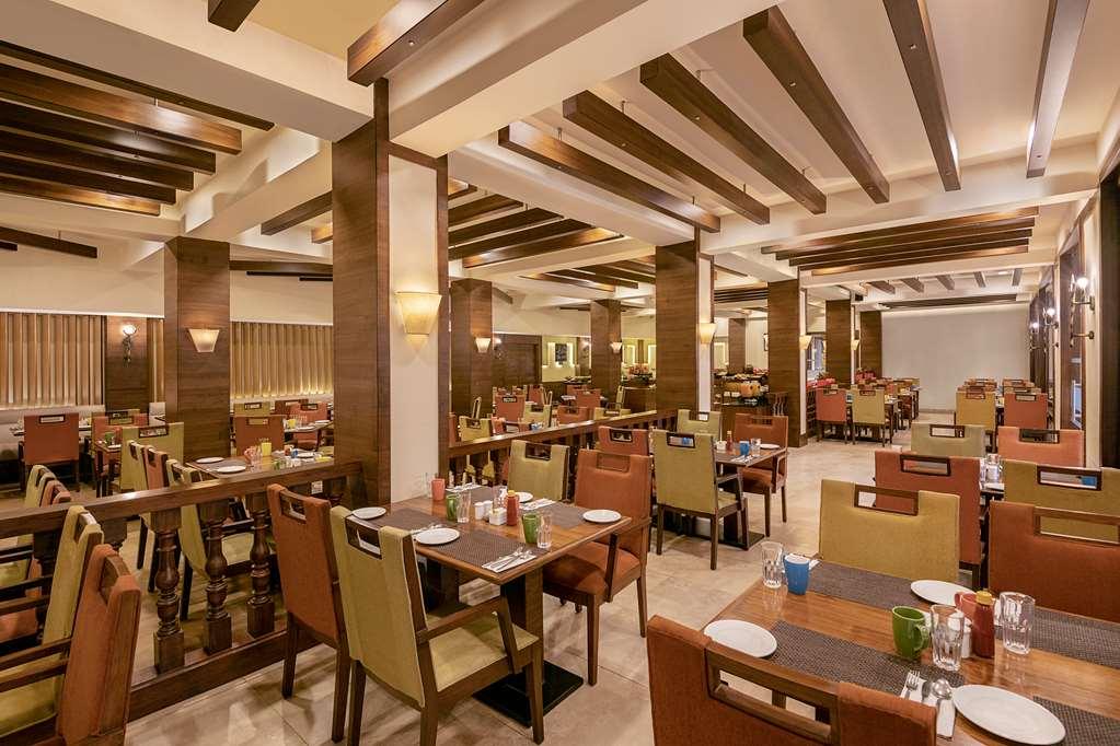 Country Inn & Suites By Radisson, Goa Candolim Restoran gambar